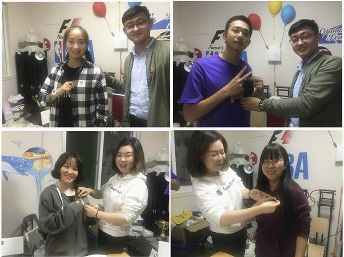3佩戴党徽.jpg